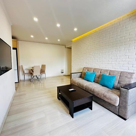 Suite Apartment On Pushkin Street Erywań Zewnętrze zdjęcie