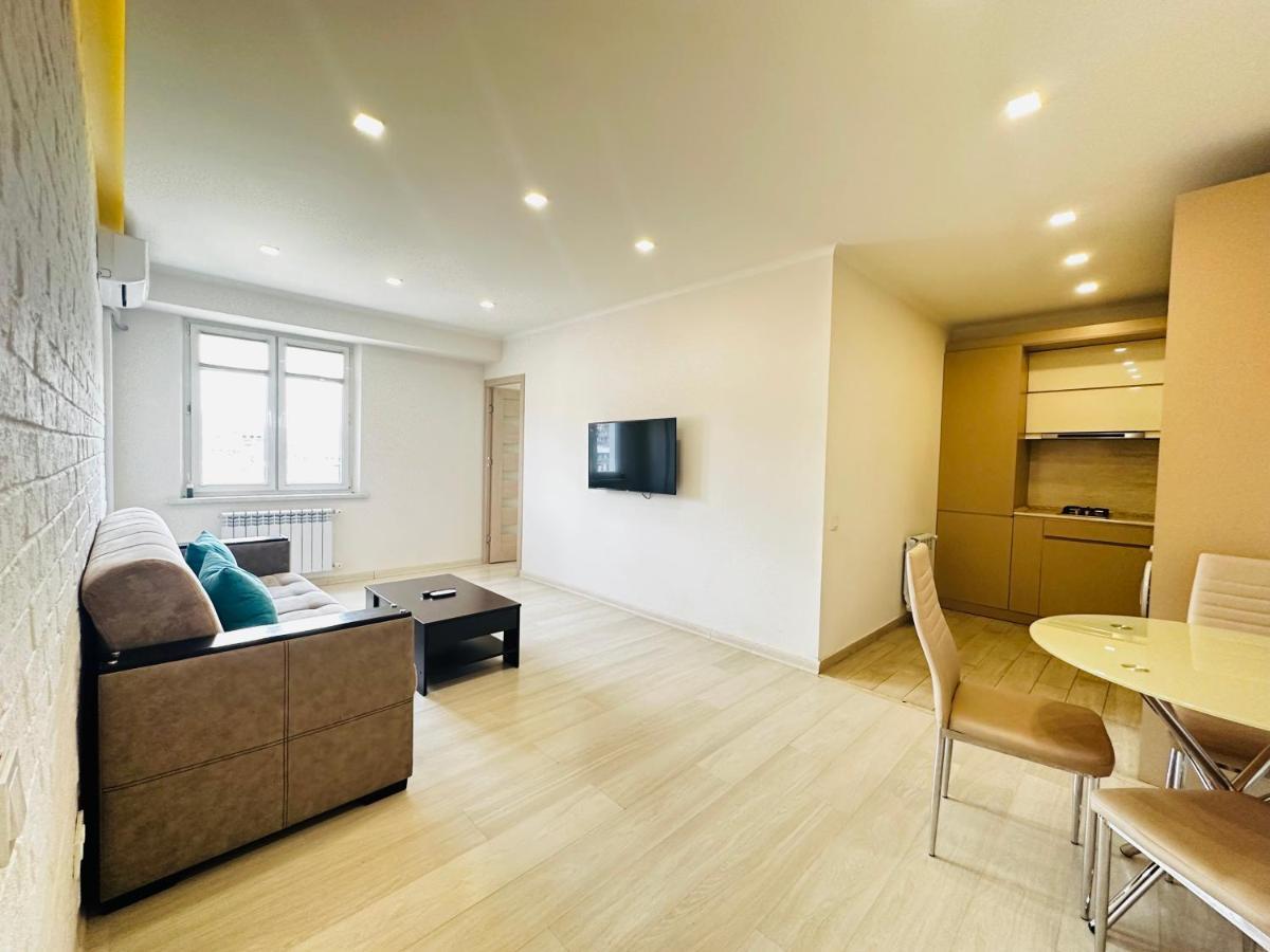 Suite Apartment On Pushkin Street Erywań Zewnętrze zdjęcie