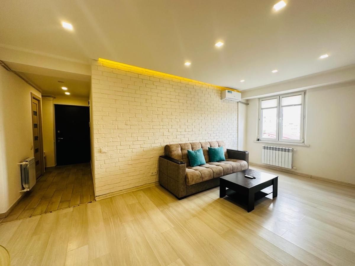 Suite Apartment On Pushkin Street Erywań Zewnętrze zdjęcie