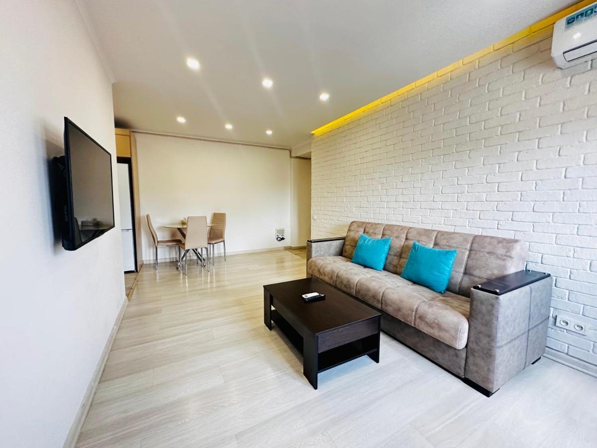 Suite Apartment On Pushkin Street Erywań Zewnętrze zdjęcie