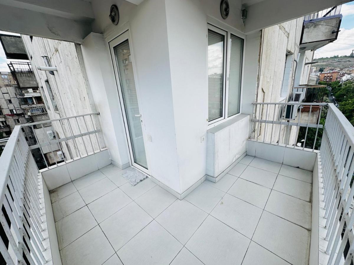 Suite Apartment On Pushkin Street Erywań Zewnętrze zdjęcie